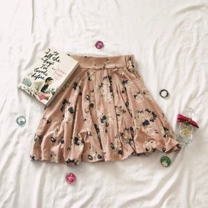Pink flowery skirt💕💕